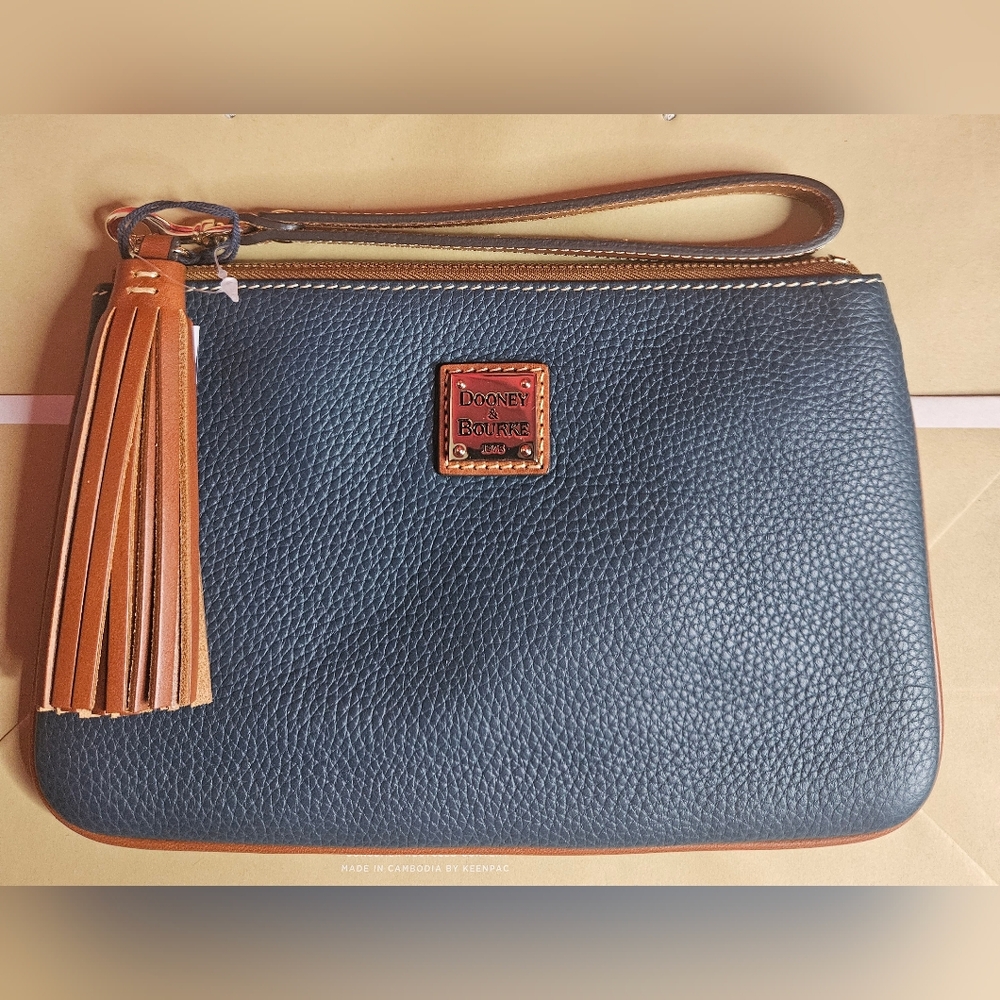 NWT Dooney & Bourke Pebble Grain Carrington Wristlet  ZR0264 Teal